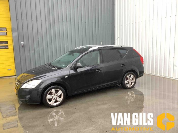 Kia Cee'd Sporty Wagon 2.0 CRDi 16V 140 Sloopvoertuig (2008, Zwart)