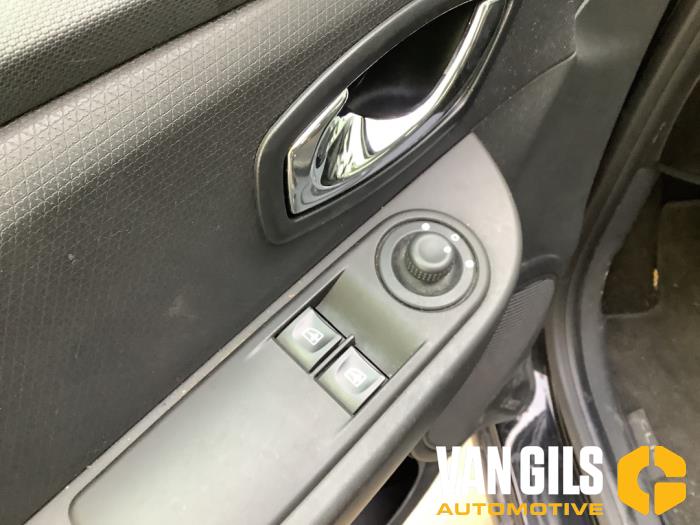 Renault Clio IV 1.5 Energy dCi 90 FAP Sloopvoertuig (2015, Zwart)