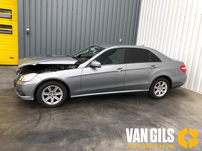 Mercedes E E-200 CDI 16V BlueEfficiency,BlueTEC Sloopvoertuig (2010, Grijs)