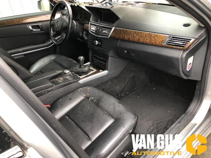 Mercedes E E-200 CDI 16V BlueEfficiency,BlueTEC Sloopvoertuig (2010, Grijs)