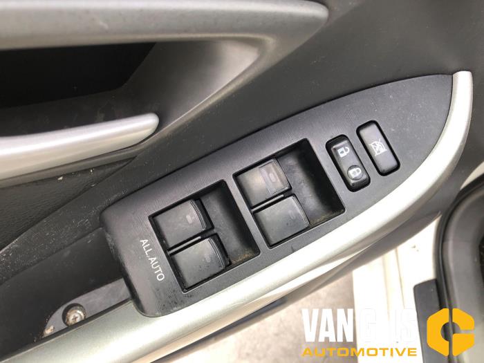 Toyota Prius 1.8 16V Sloopvoertuig (2010, Wit)