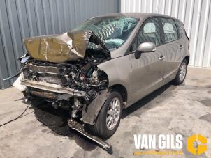 Renault Scénic III 2.0 16V CVT Sloopvoertuig (2010, Beige)