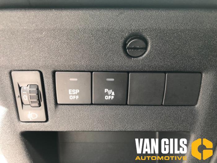 Citroen C4 Berline 1.6 16V VTi 120 Sloopvoertuig (2009, Grijs)