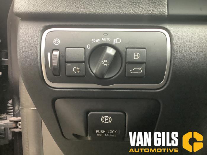 Volvo V60 I 2.4 D5 20V Autom. Sloopvoertuig (2014, Zwart)