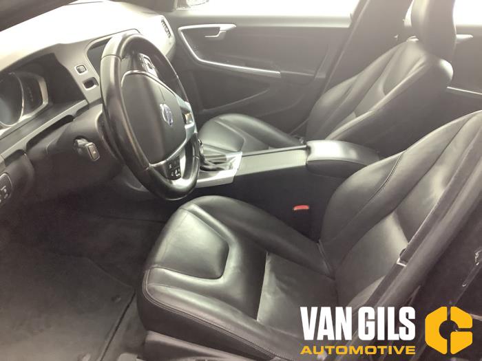 Volvo V60 I 2.4 D5 20V Autom. Sloopvoertuig (2014, Zwart)