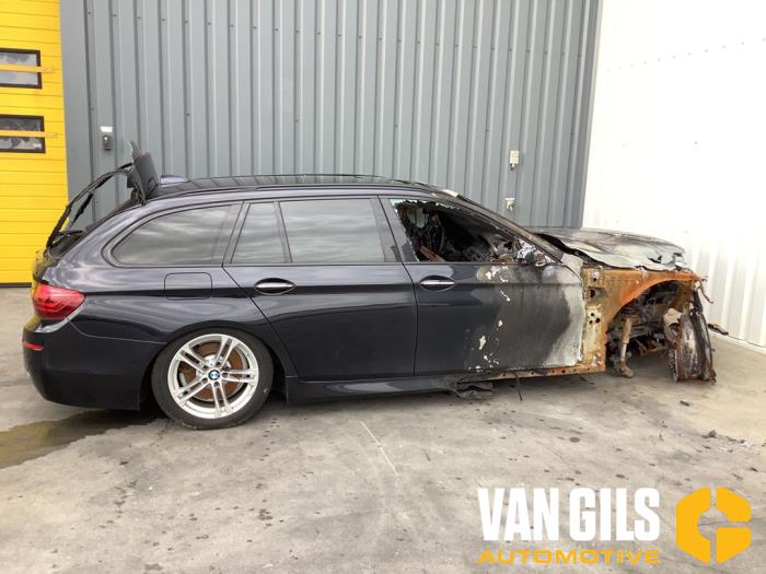 BMW 5 serie Touring 525d 16V Sloopvoertuig (2016, Zwart)
