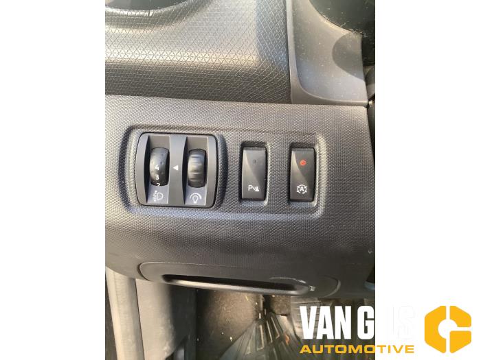 Renault Clio IV 1.5 Energy dCi 90 FAP Sloopvoertuig (2014, Zwart)