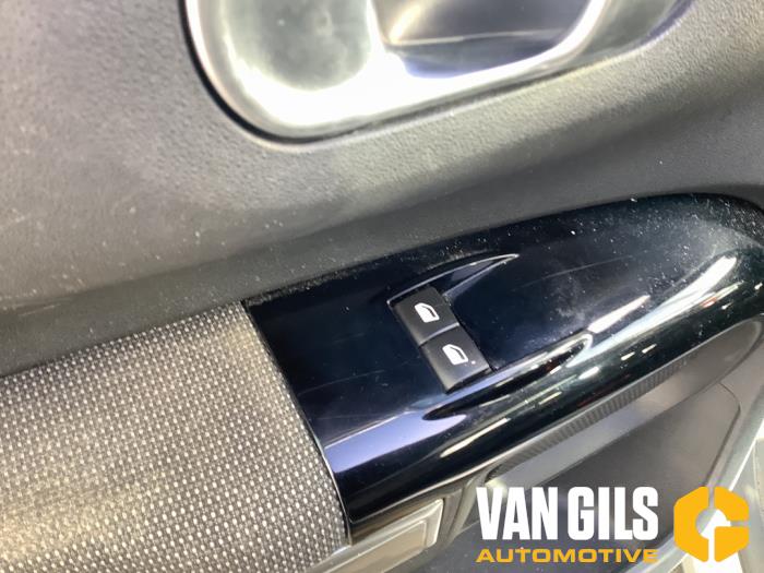 Citroen C4 Cactus 1.2 PureTech 110 12V Sloopvoertuig (2015, Metallic, Zilvergrijs)