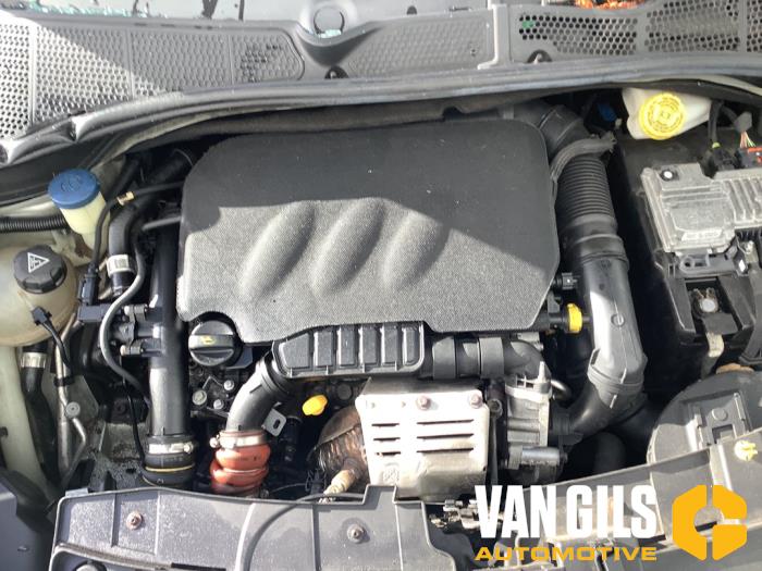 Citroen C4 Cactus 1.2 PureTech 110 12V Sloopvoertuig (2015, Metallic, Zilvergrijs)