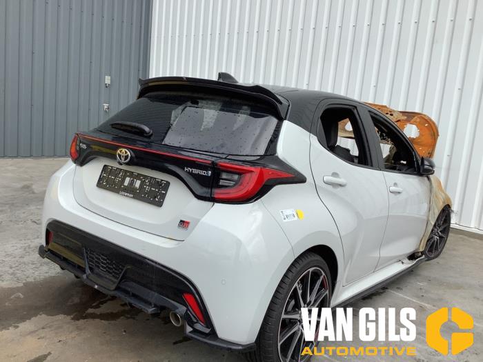 Toyota Yaris IV 1.5 12V Hybrid 115 Sloopvoertuig (2023, BITONE 2RZ)