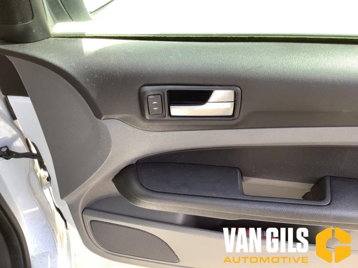 Ford Focus 2 Wagon 1.6 16V Sloopvoertuig (2008, Wit)