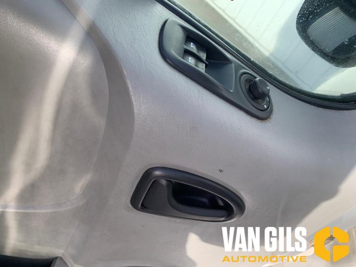 Opel Vivaro 1.9 DTI 16V Sloopvoertuig (2003, Graniet)