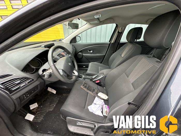 Renault Megane III Berline 1.4 16V TCe 130 Sloopvoertuig (2010, Grijs)