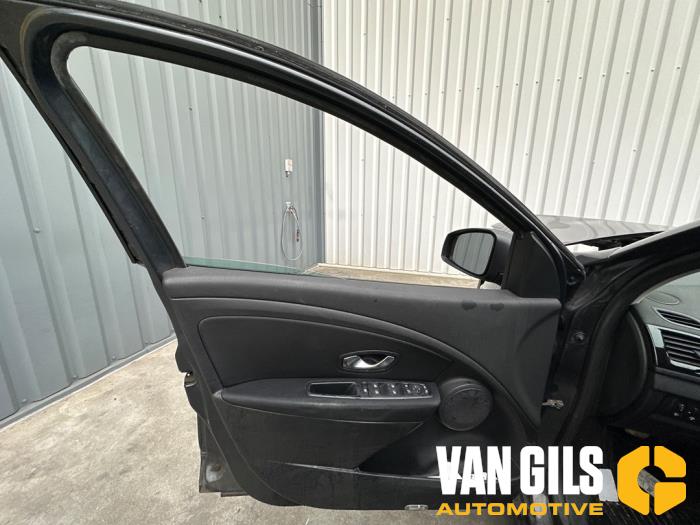 Renault Megane III Berline 1.4 16V TCe 130 Sloopvoertuig (2010, Grijs)