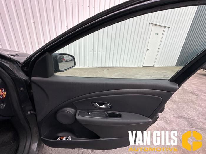 Renault Megane III Berline 1.4 16V TCe 130 Sloopvoertuig (2010, Grijs)