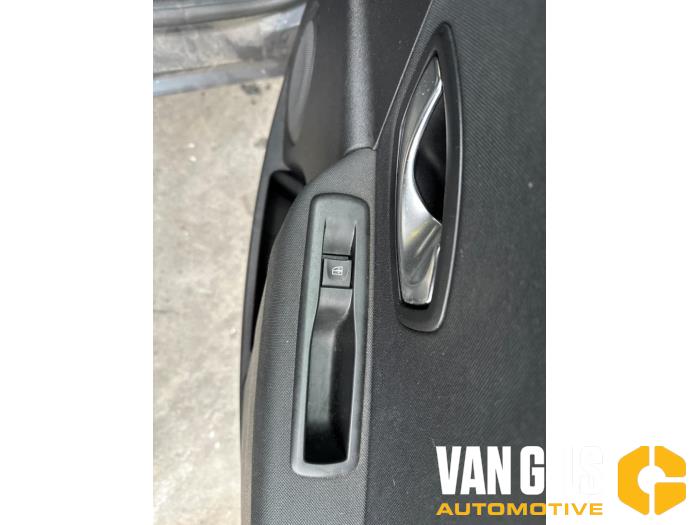 Renault Megane III Berline 1.4 16V TCe 130 Sloopvoertuig (2010, Grijs)