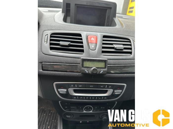 Renault Megane III Berline 1.4 16V TCe 130 Sloopvoertuig (2010, Grijs)