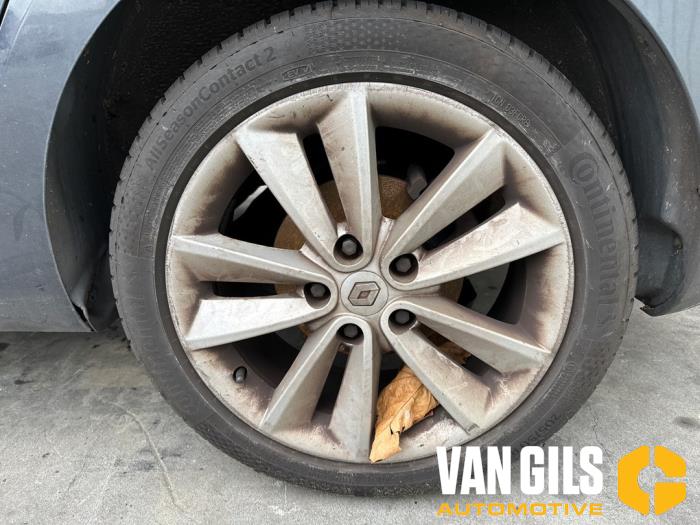 Renault Megane III Berline 1.4 16V TCe 130 Sloopvoertuig (2010, Grijs)