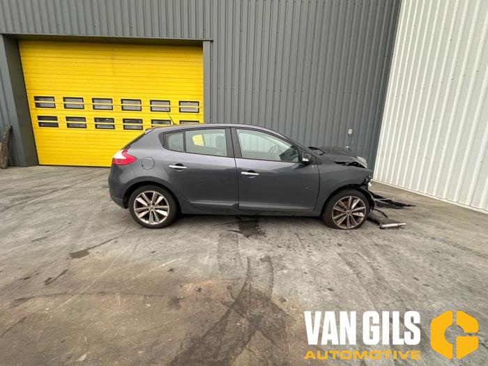 Renault Megane III Berline 1.4 16V TCe 130 Sloopvoertuig (2010, Grijs)