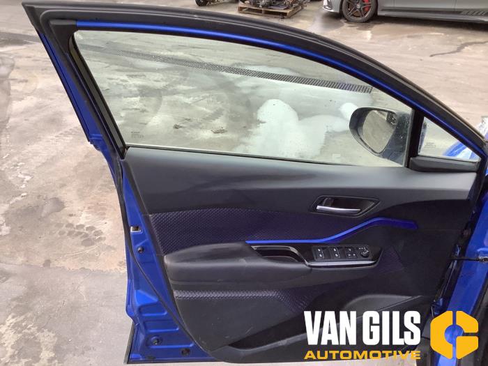 Toyota C-HR 1.8 16V Hybrid Sloopvoertuig (2017, Blauw)