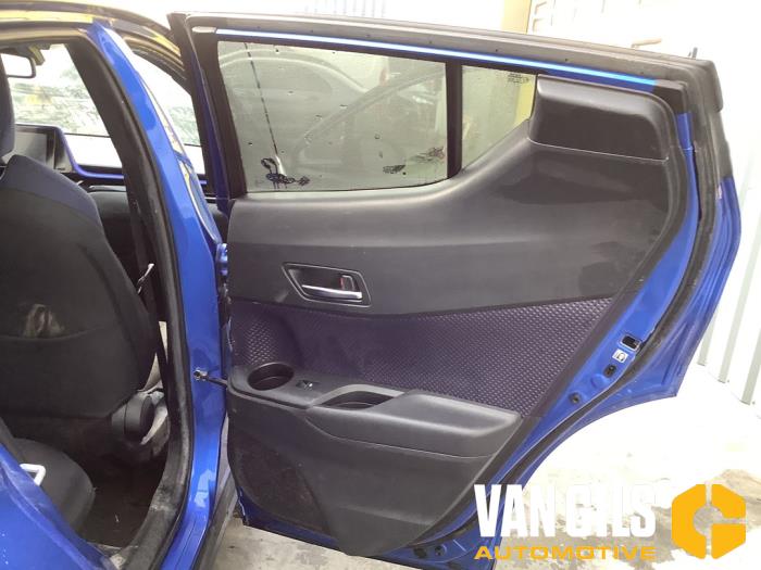 Toyota C-HR 1.8 16V Hybrid Sloopvoertuig (2017, Blauw)