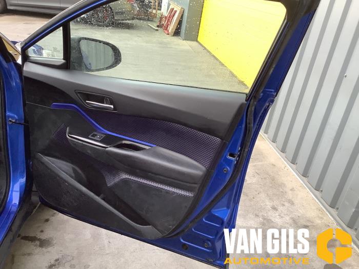 Toyota C-HR 1.8 16V Hybrid Sloopvoertuig (2017, Blauw)