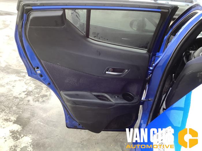 Toyota C-HR 1.8 16V Hybrid Sloopvoertuig (2017, Blauw)