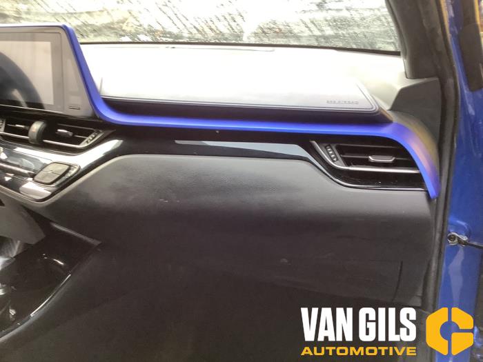 Toyota C-HR 1.8 16V Hybrid Sloopvoertuig (2017, Blauw)