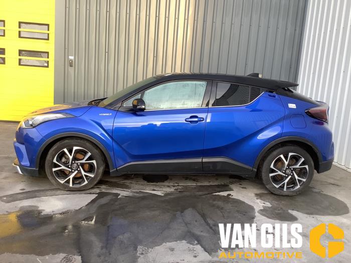 Toyota C-HR 1.8 16V Hybrid Sloopvoertuig (2017, Blauw)
