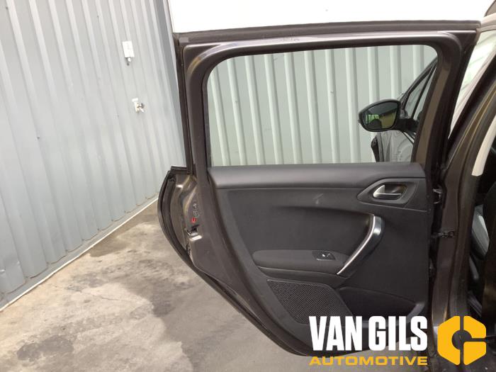 Peugeot 2008 1.2 12V e-THP PureTech 110 Sloopvoertuig (2017, Grijs)