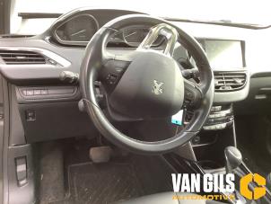 Peugeot 2008 1.2 12V e-THP PureTech 110 Sloopvoertuig (2017, Grijs)