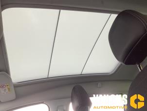 Peugeot 2008 1.2 12V e-THP PureTech 110 Sloopvoertuig (2017, Grijs)