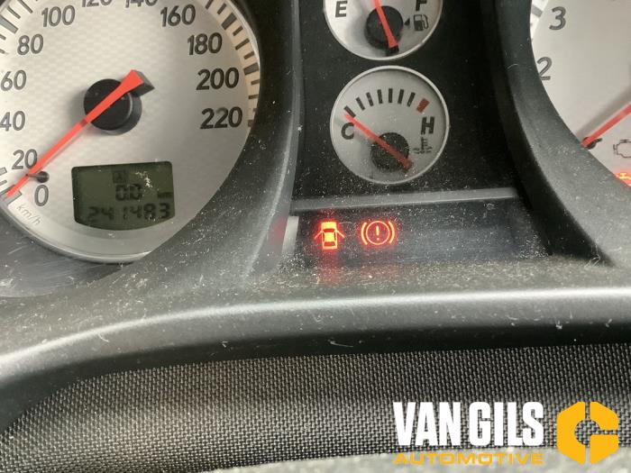 Mitsubishi Outlander 2.0 16V 4x2 Sloopvoertuig (2006, Grijs)