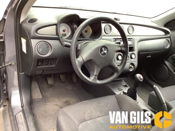 Mitsubishi Outlander 2.0 16V 4x2 Sloopvoertuig (2006, Grijs)