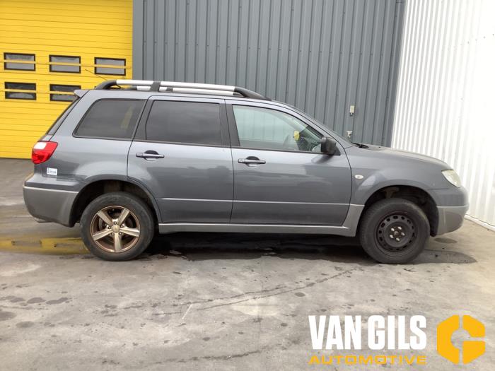 Mitsubishi Outlander 2.0 16V 4x2 Sloopvoertuig (2006, Grijs)