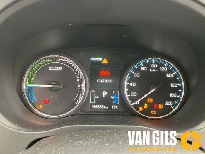 Mitsubishi Outlander 2.0 16V PHEV 4x4 Sloopvoertuig (2016, Grijs)