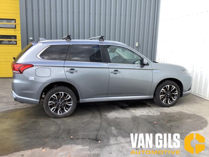 Mitsubishi Outlander 2.0 16V PHEV 4x4 Sloopvoertuig (2016, Grijs)
