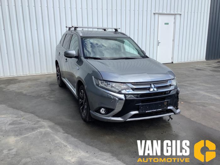 Mitsubishi Outlander 2.0 16V PHEV 4x4 Sloopvoertuig (2016, Grijs)