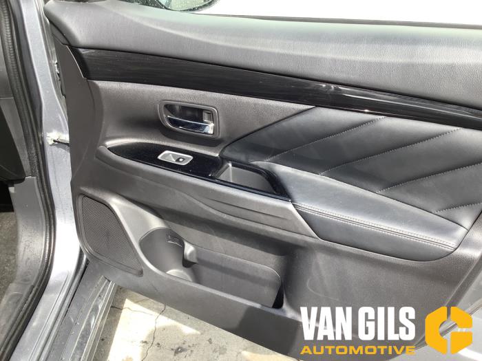 Mitsubishi Outlander 2.0 16V PHEV 4x4 Sloopvoertuig (2016, Grijs)