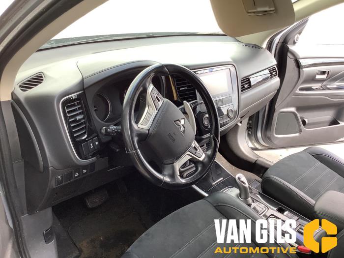 Mitsubishi Outlander 2.0 16V PHEV 4x4 Sloopvoertuig (2016, Grijs)
