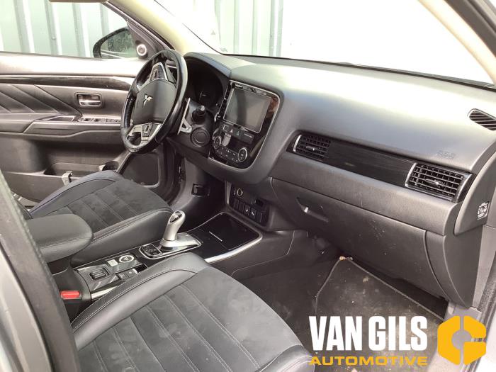 Mitsubishi Outlander 2.0 16V PHEV 4x4 Sloopvoertuig (2016, Grijs)