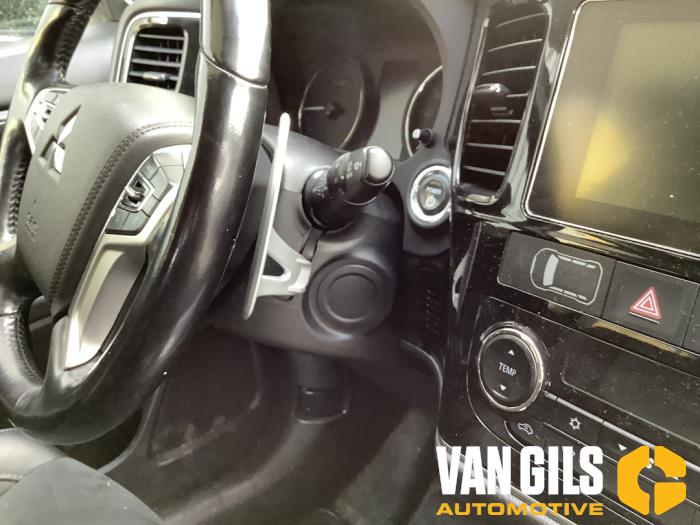 Mitsubishi Outlander 2.0 16V PHEV 4x4 Sloopvoertuig (2016, Grijs)