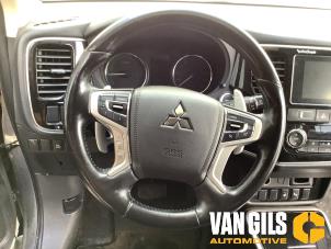 Mitsubishi Outlander 2.0 16V PHEV 4x4 Sloopvoertuig (2016, Grijs)