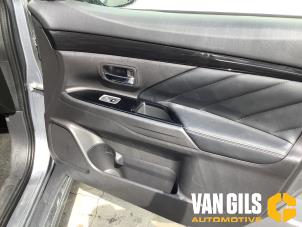 Mitsubishi Outlander 2.0 16V PHEV 4x4 Sloopvoertuig (2016, Grijs)