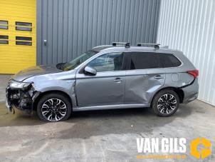 Mitsubishi Outlander 2.0 16V PHEV 4x4 Sloopvoertuig (2016, Grijs)