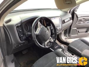 Mitsubishi Outlander 2.0 16V PHEV 4x4 Sloopvoertuig (2016, Grijs)