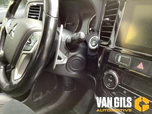 Mitsubishi Outlander 2.0 16V PHEV 4x4 Sloopvoertuig (2016, Grijs)