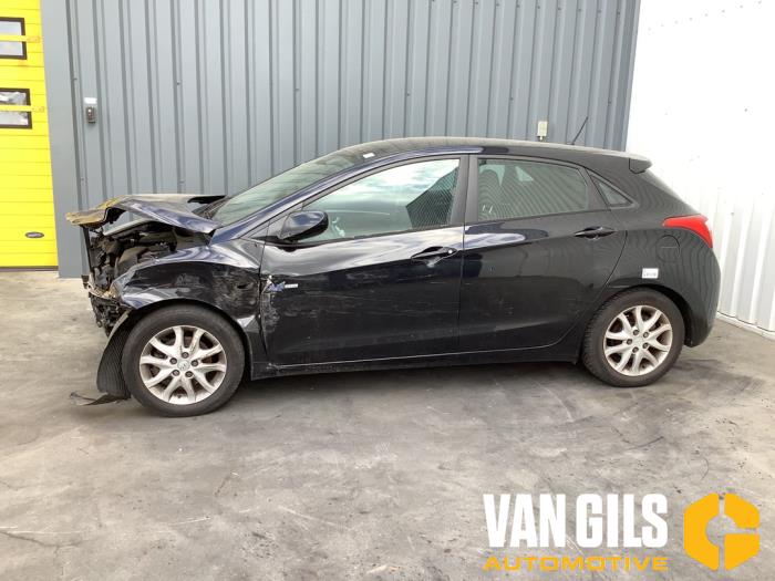 Hyundai i30 1.6 GDI Blue 16V Sloopvoertuig (2012, Zwart)