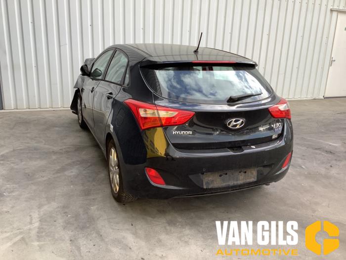 Hyundai i30 1.6 GDI Blue 16V Sloopvoertuig (2012, Zwart)