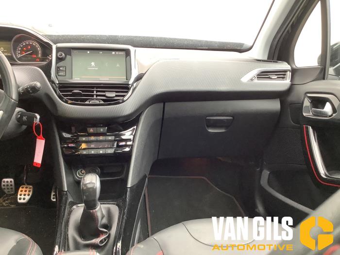 Peugeot 2008 1.2 12V e-THP PureTech 110 Sloopvoertuig (2018, Zwart)